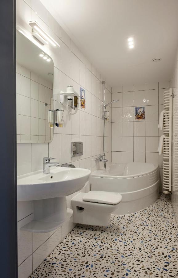 Hotel H12**** Krakow Exterior photo